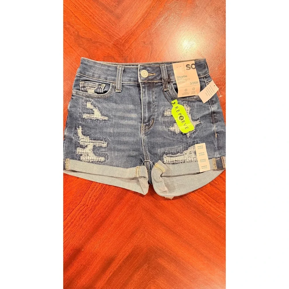 SO‎ Shortie High Rise Distressed Denim Shorts 3 26W Repreve Sustainable NWT